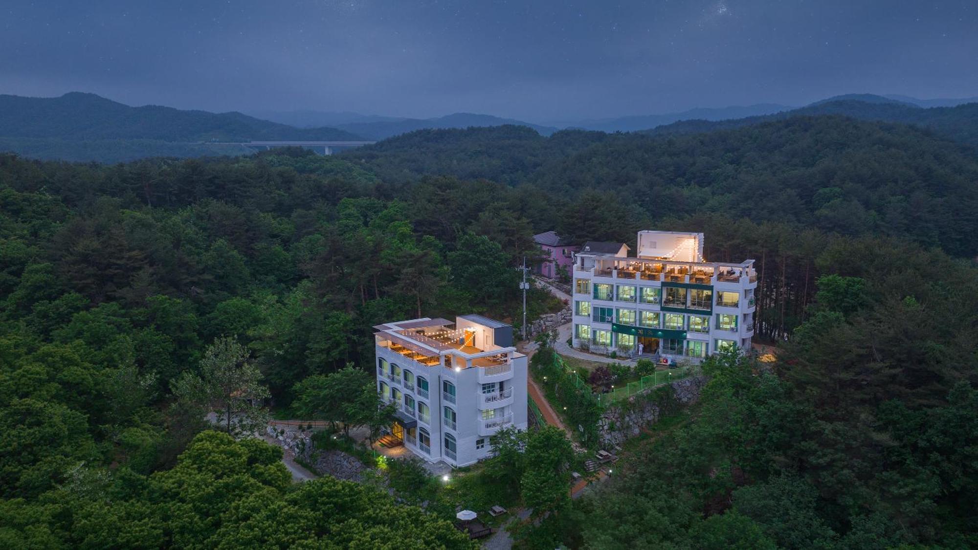 Zio Pinetree Hotel ยางยาง ภายนอก รูปภาพ